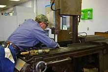 Breaking in the Q601 Band Saw Blade on a Vertical Band Saw 